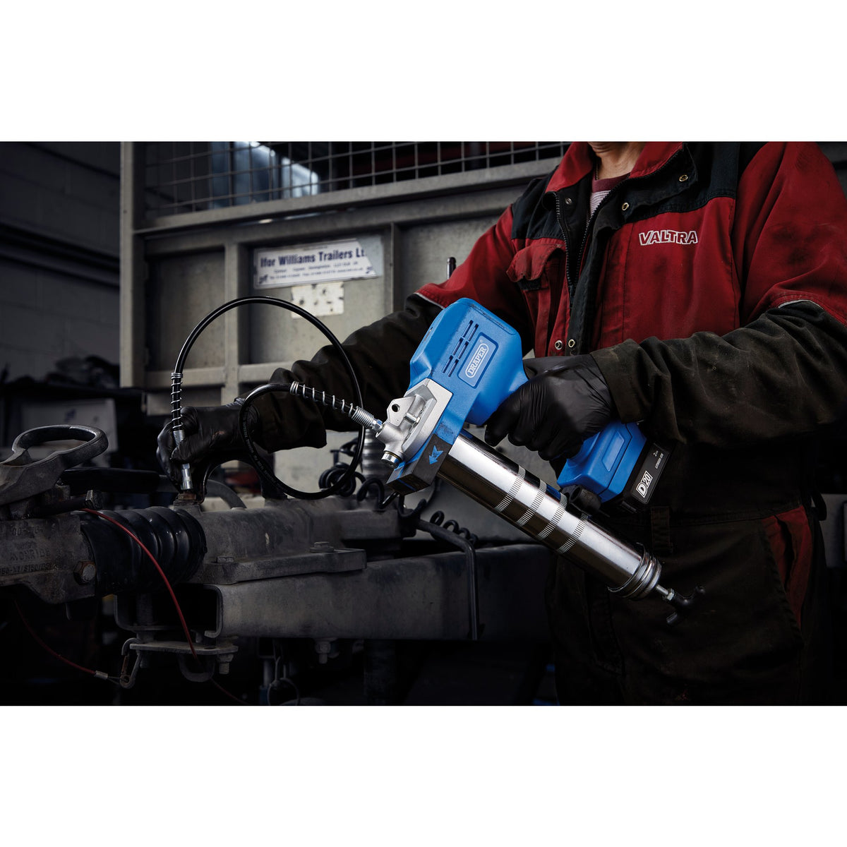 D20 20V Grease Gun Kit, 1 x 2.0Ah Battery, 1 x Charger (3 Piece) : Model No. D20GGKIT