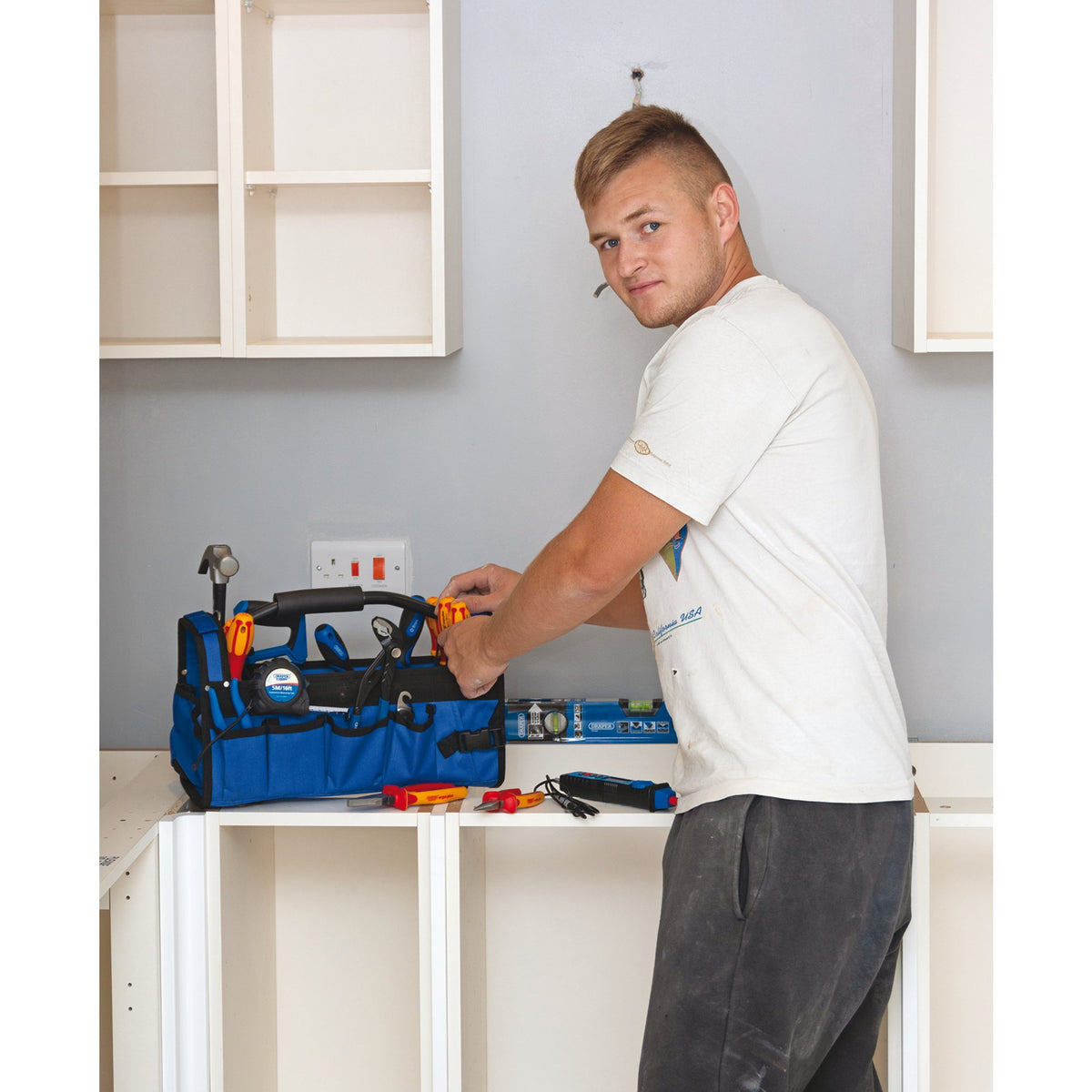 Electricians Tote Bag Tool Kit: Model No. *ELECTKTB
