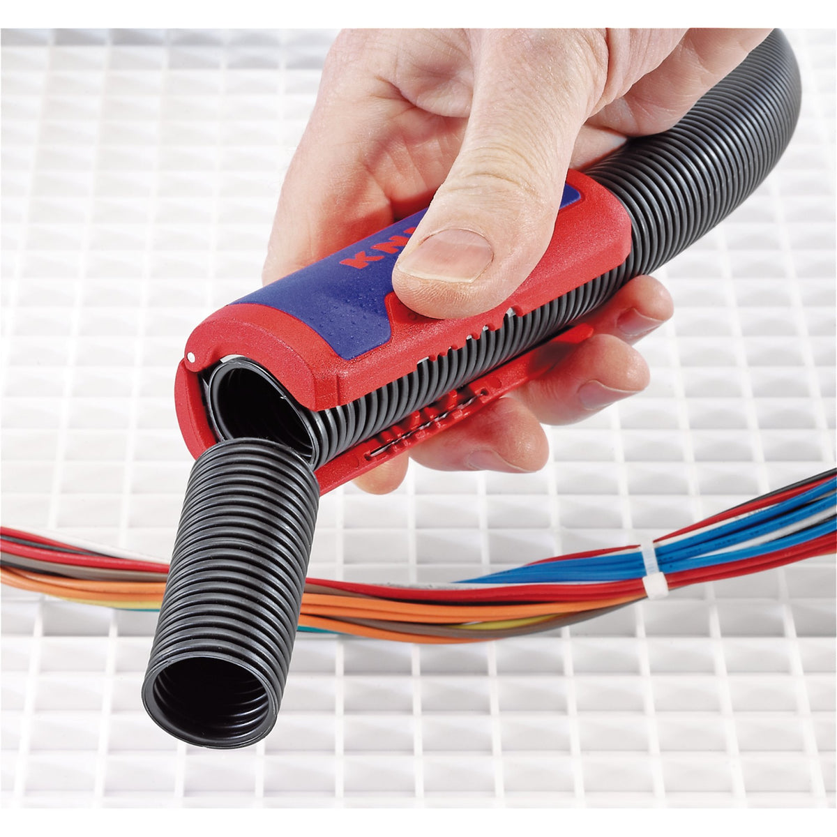 Knipex Twistcut Pipe Cutter: Model No.90 22 02 SB