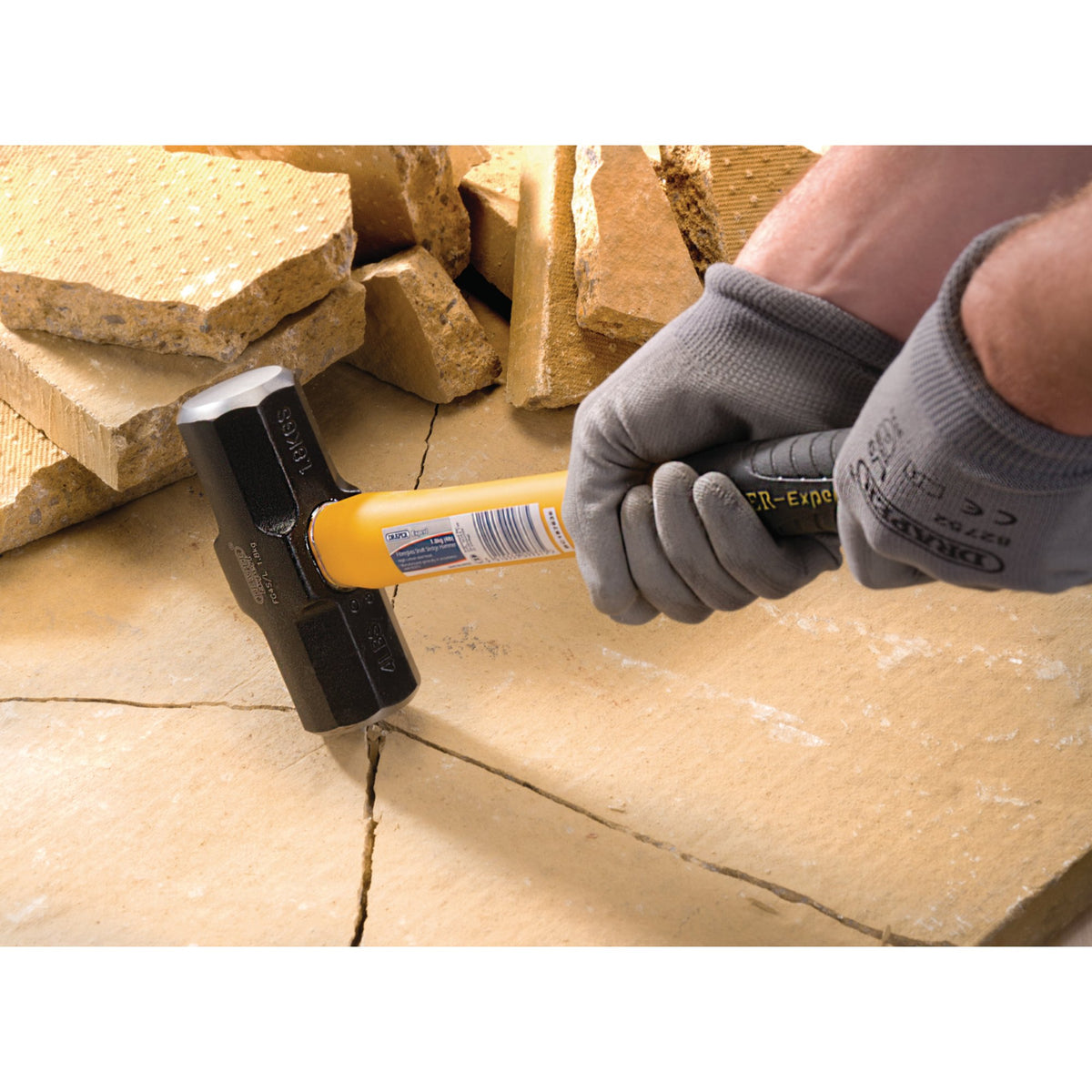 DRAPER Expert 1.8kg (4lb) Fibreglass Short Shaft Sledge Hammer: Model No.FG4S/L