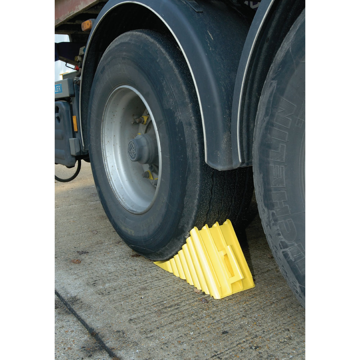 DRAPER Expert Wheel Chock for Larger Than 920mm Dia. Wheels: Model No.WC250
