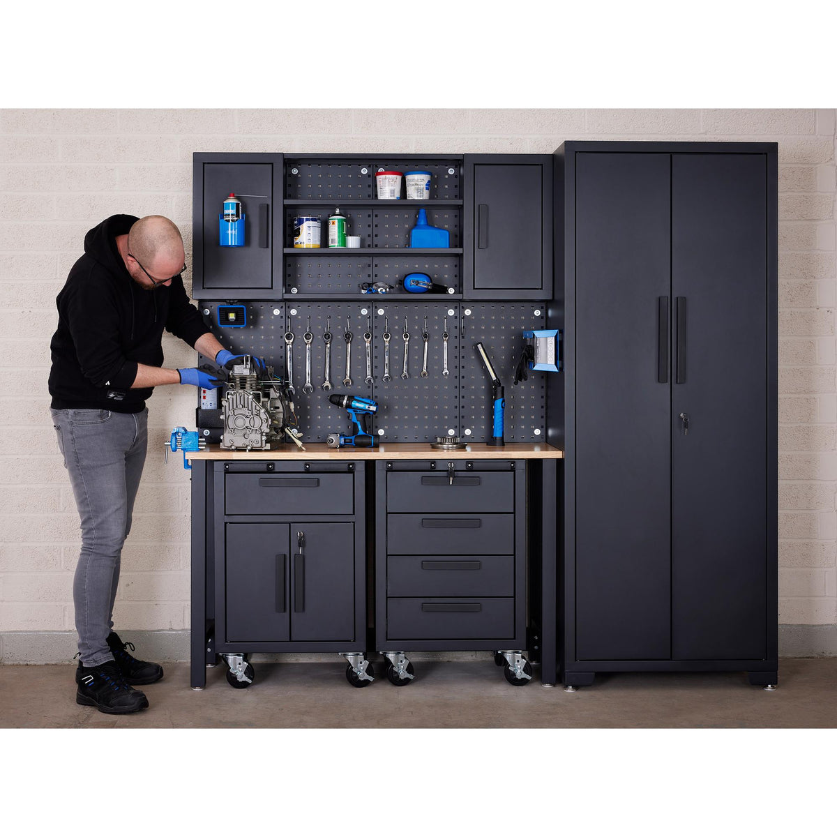 Single Garage Workstation with Roller Cabinets