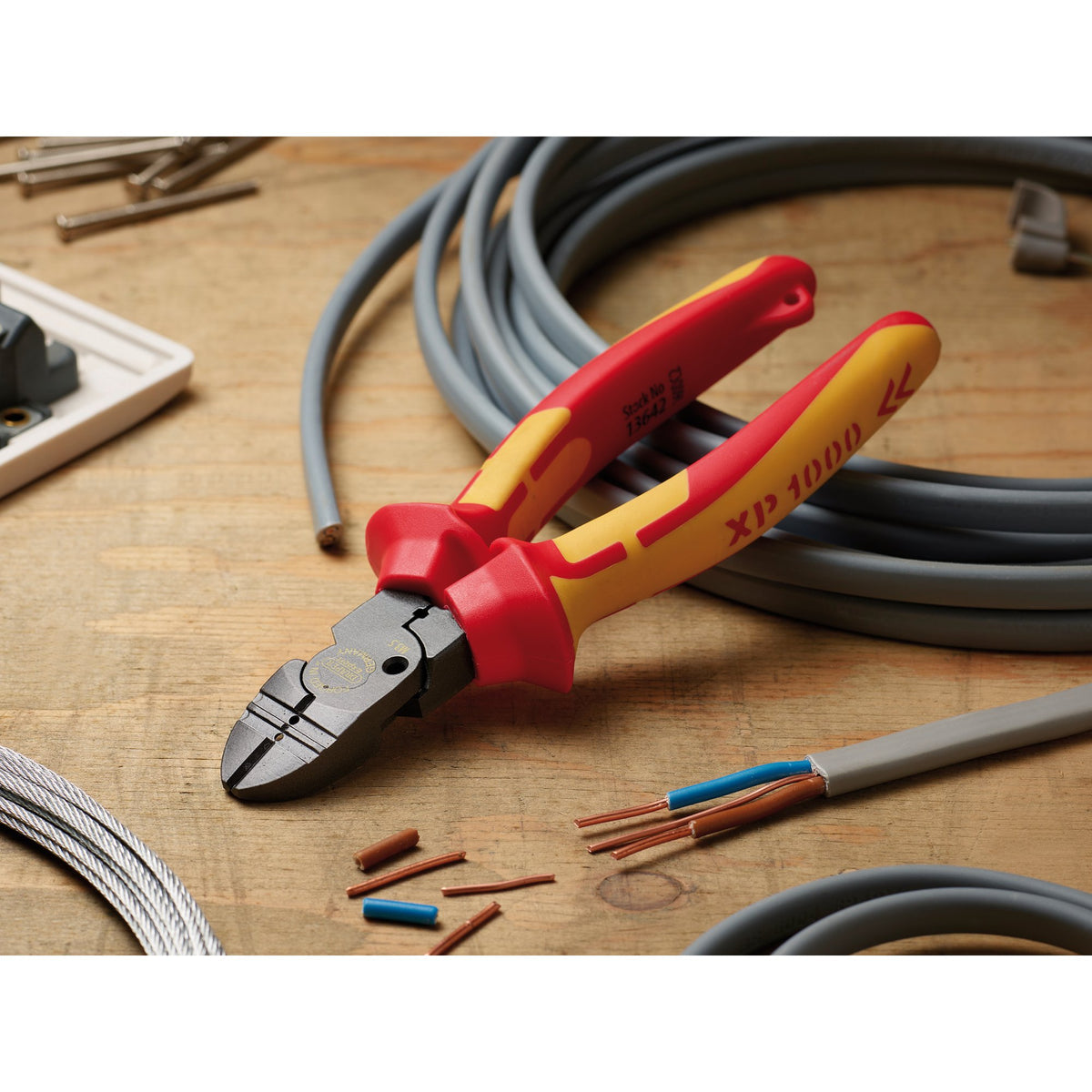 XP1000 VDE Tethered 4-in-1 Combination Cutter, 160mm : Model No. XP1000/4-1
