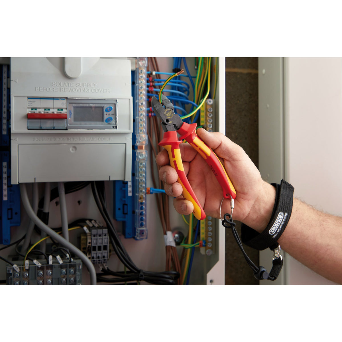 XP1000 VDE Tethered 4-in-1 Combination Cutter, 160mm : Model No. XP1000/4-1
