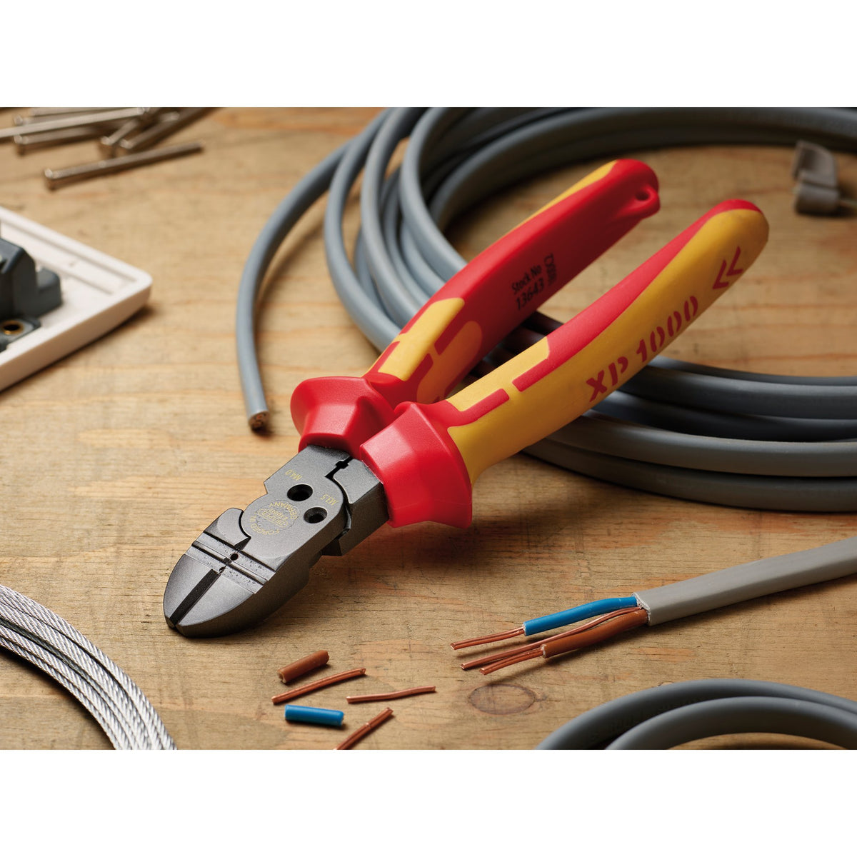 XP1000 VDE Tethered 4-in-1 Combination Cutter, 180mm : Model No. XP1000/4-1