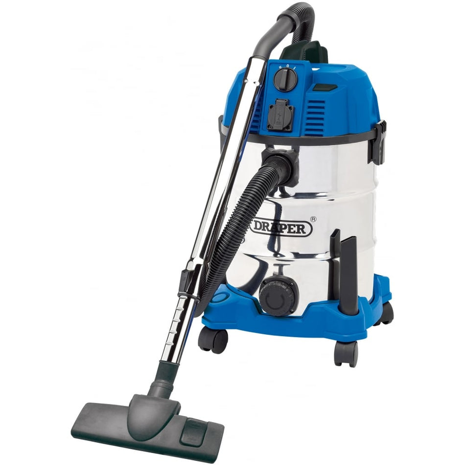 DRAPER 30L Wet and Dry Vacuum Cleaner with Integrated 230V Power Socket (1600W): Model No. WDV30SSPA