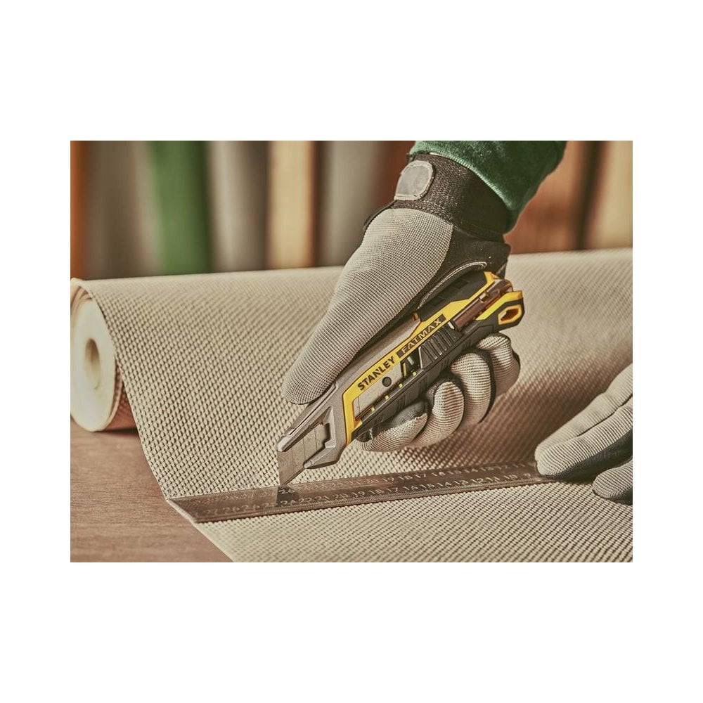 STANLEYÂ© FatMaxÂ© Snap-Off Knife with Slide Lock 18mm