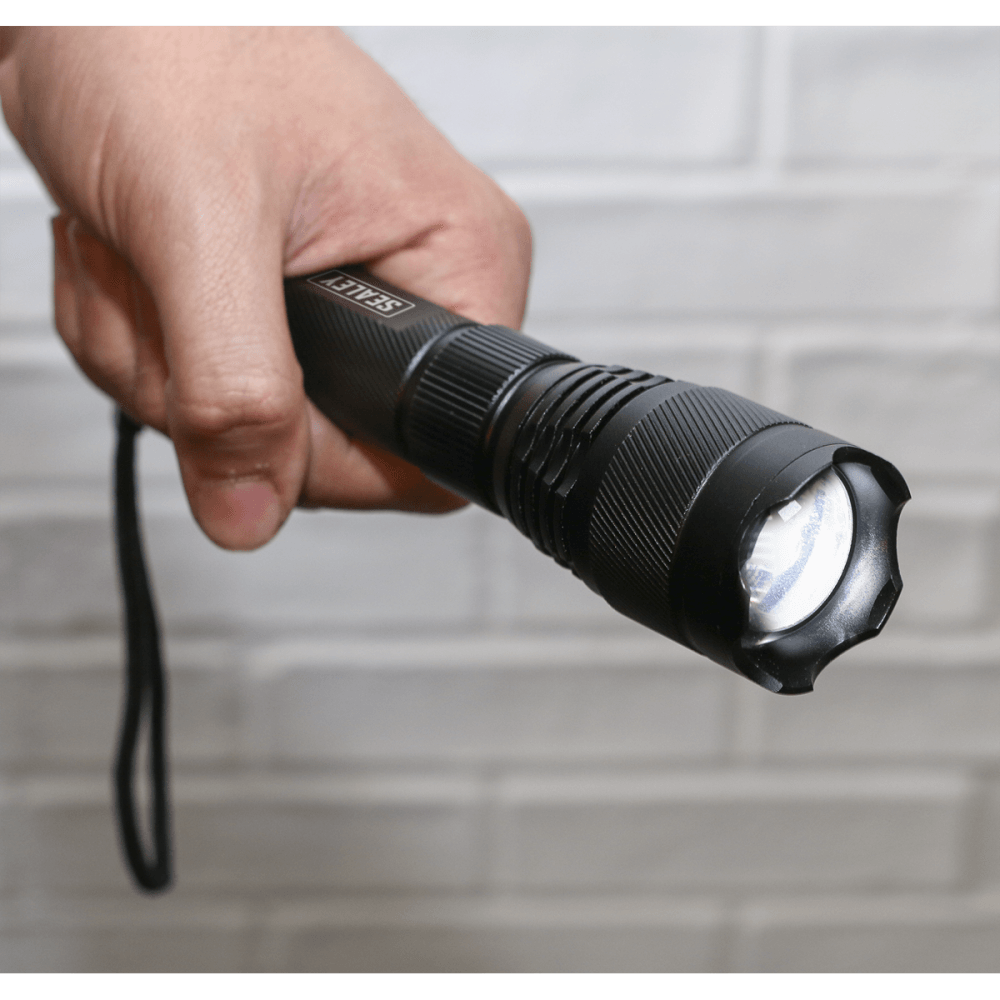 Aluminium Torch 10W T6 CREE LED Adjustable Focus Rechargeable with USB Port Model No.-21898