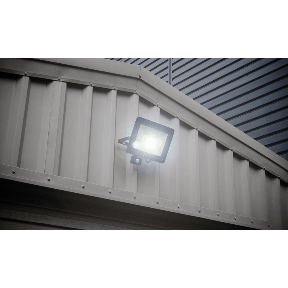 Sealey Extra Slim Floodlight with PIR Sensor 100W SMD LED Model No- LED115PIR