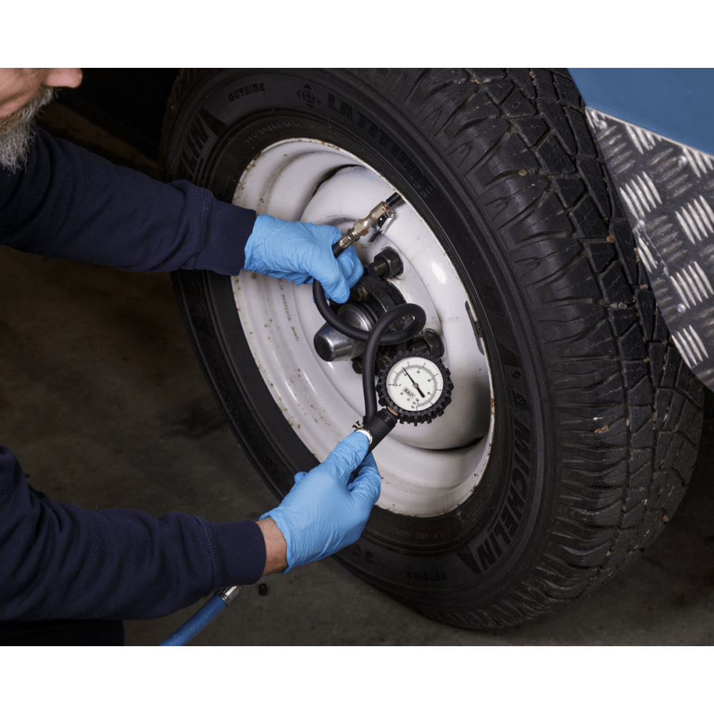 Sealey Tyre Inflator with Clip-On Connector Model No-SA399