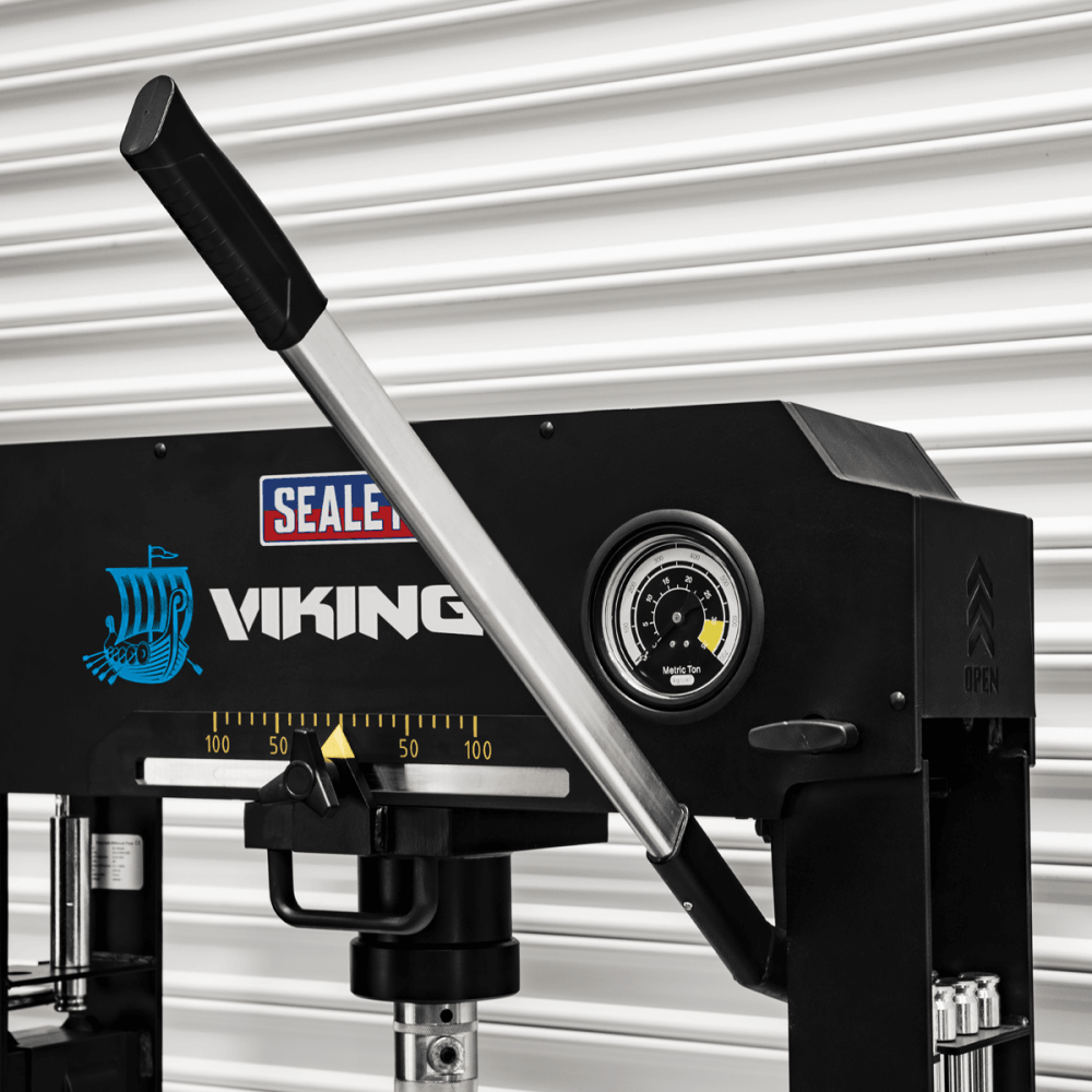 Sealey Viking Air/Hydraulic Press 30tonne Floor Type with Sliding Ram and Foot Pedal Model No- PPF301S