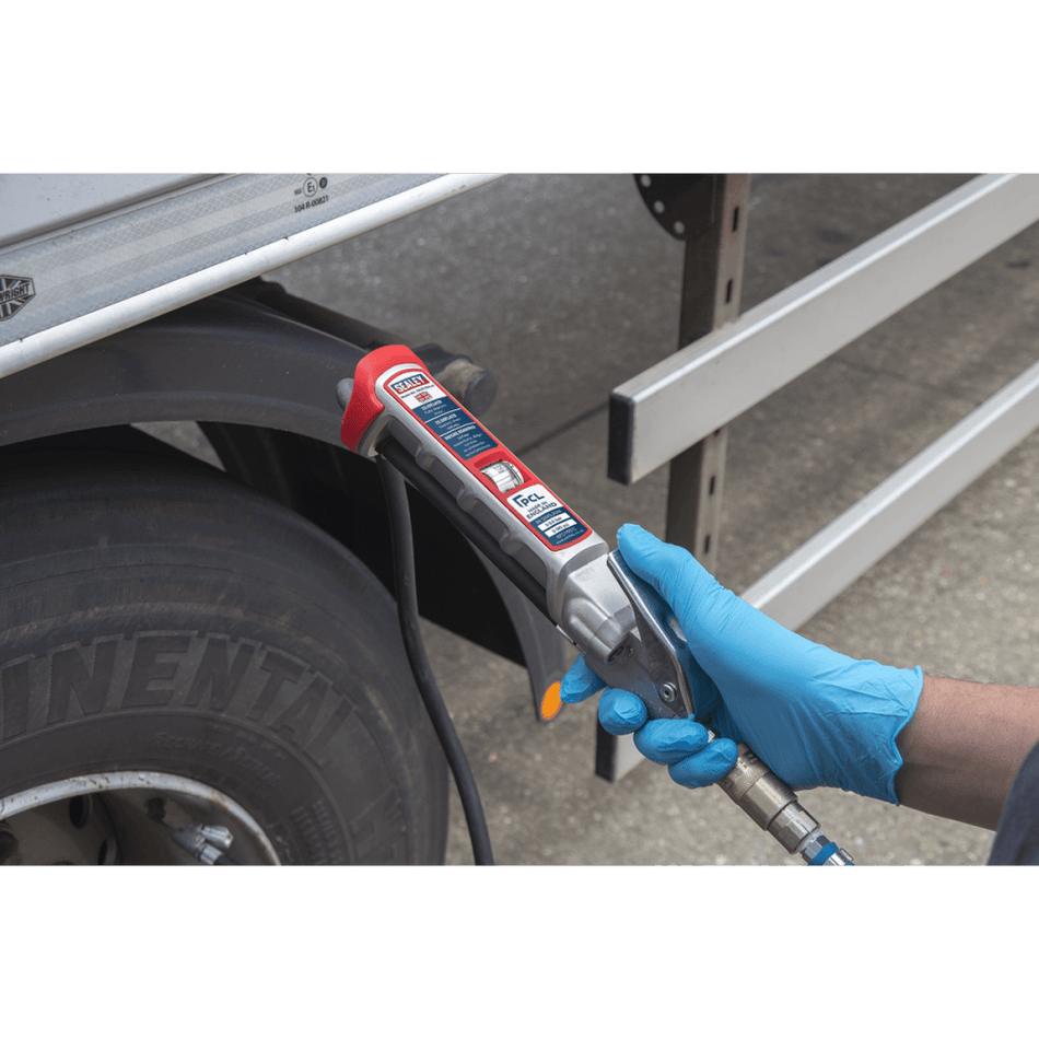 Sealey Professional Tyre Inflator with 2.75mtr Hose & Clip-On Connector Model No-SA37/94