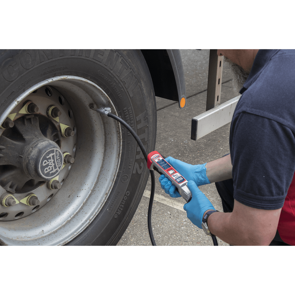 Sealey Professional Tyre Inflator with 2.75mtr Hose & Clip-On Connector Model No-SA37/94