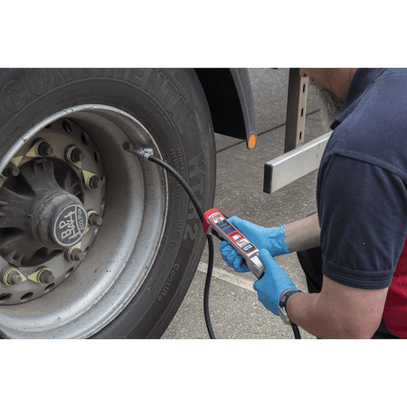 Sealey Professional Tyre Inflator with 2.75mtr Hose & Clip-On Connector Model No-SA37/94