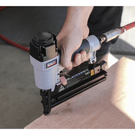 Sealey Air Nail/Staple Gun 50mm/40mm Capacity Model No-SA792