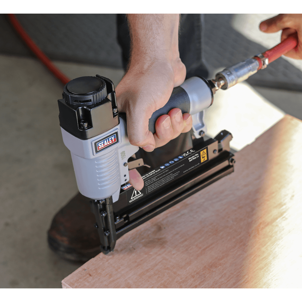 Sealey Air Nail/Staple Gun 50mm/40mm Capacity Model No-SA792