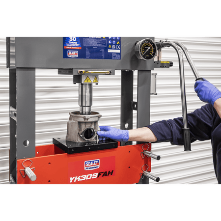 Sealey Air/Hydraulic Press 30tonne Floor Type with Foot Pedal Model No-YK309FAH