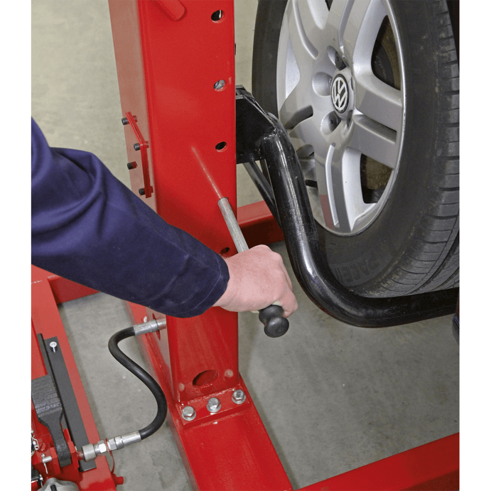 Sealey Air/Hydraulic Vehicle Lift 1.5tonne with Foot Pedal Model No-AVR1500FP