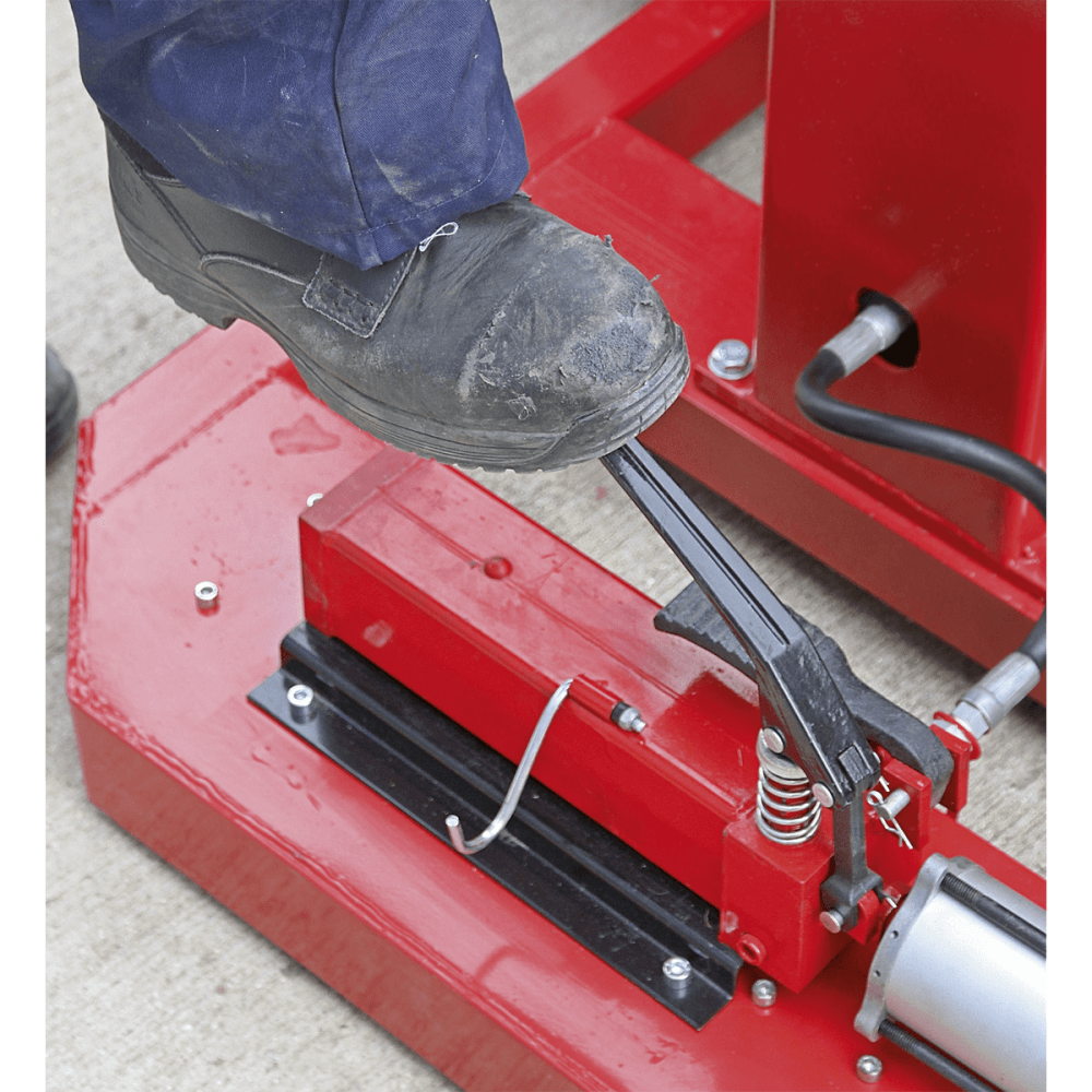 Sealey Air/Hydraulic Vehicle Lift 1.5tonne with Foot Pedal Model No-AVR1500FP
