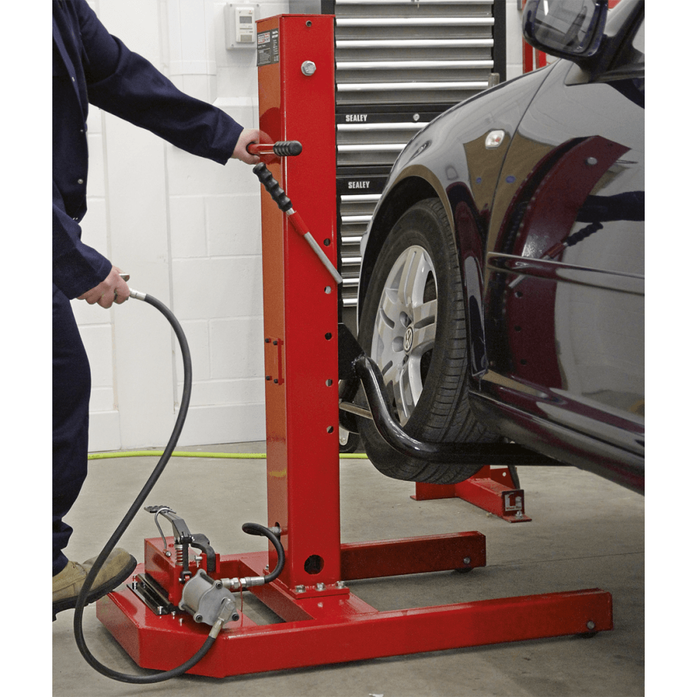 Sealey Air/Hydraulic Vehicle Lift 1.5tonne with Foot Pedal Model No-AVR1500FP