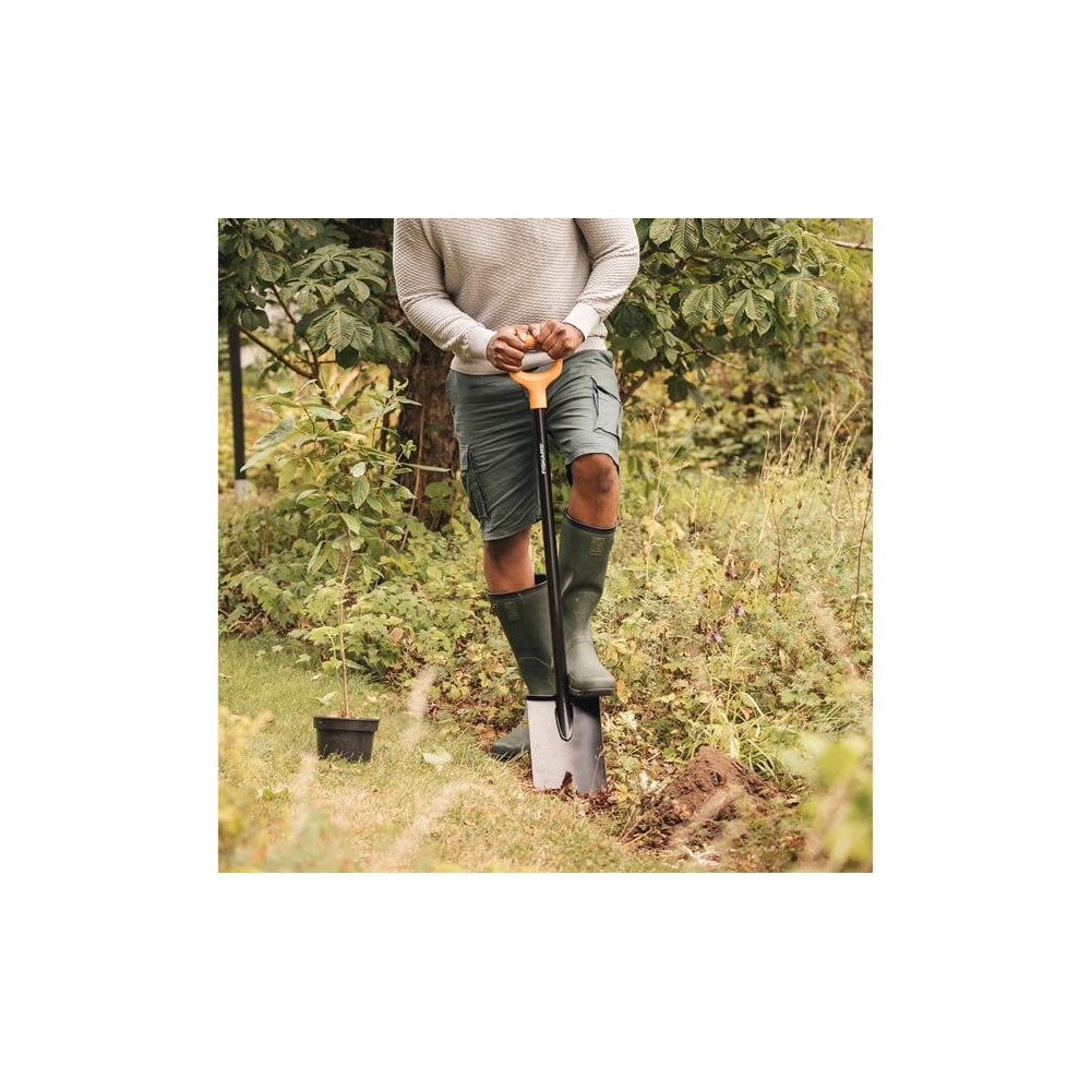 Fiskars Solid™ Metal Rounded Spade-FSK1066717