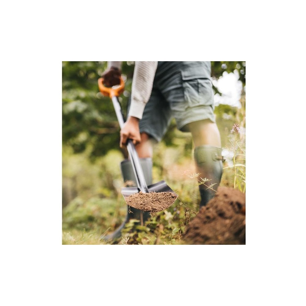Fiskars Solid™ Metal Pointed Spade-FSK1066716