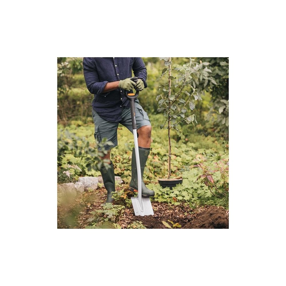 Fiskars Xact™ Telescopic Pointed Spade-FSK1066732