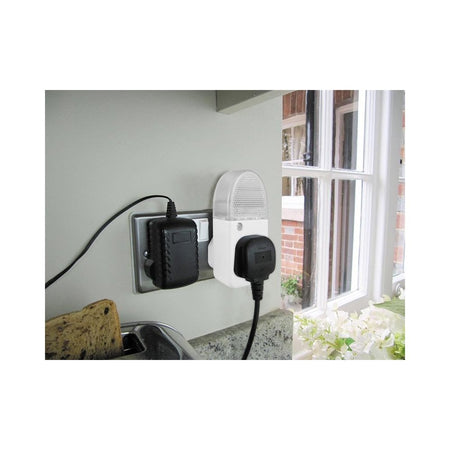 Uni-Com Plug-Through Night Light