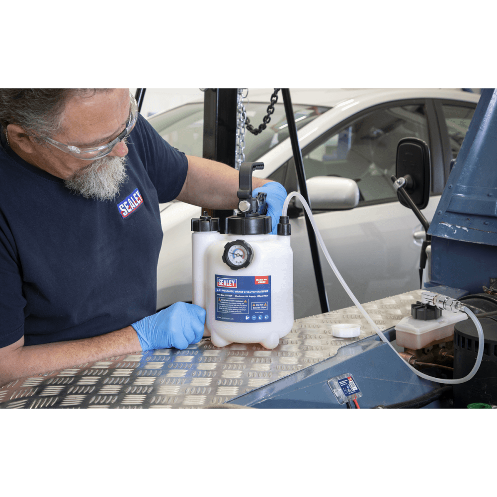 Pneumatic Brake & Clutch Bleeder 2.5L : Model No- VS830
