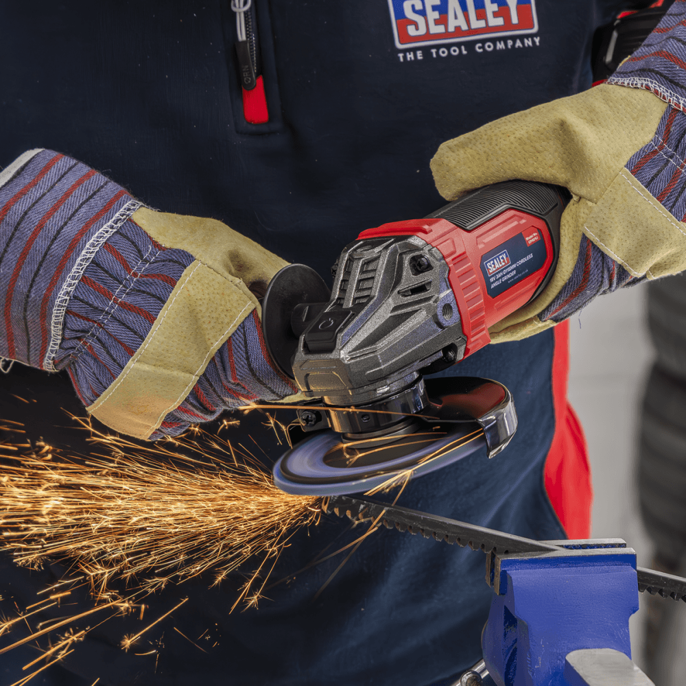 115mm Cordless Angle Grinder 18V 3Ah - Red Model No- CP401LI