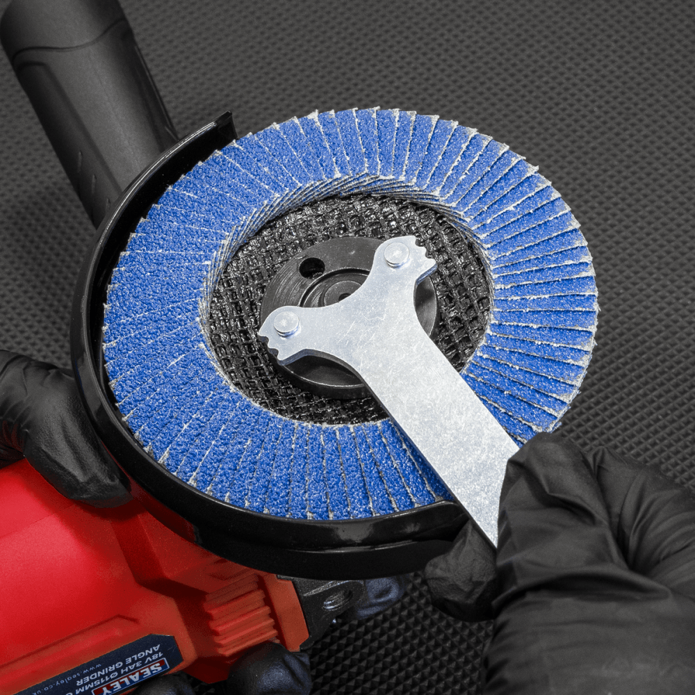 115mm Cordless Angle Grinder 18V 3Ah - Red Model No- CP401LI