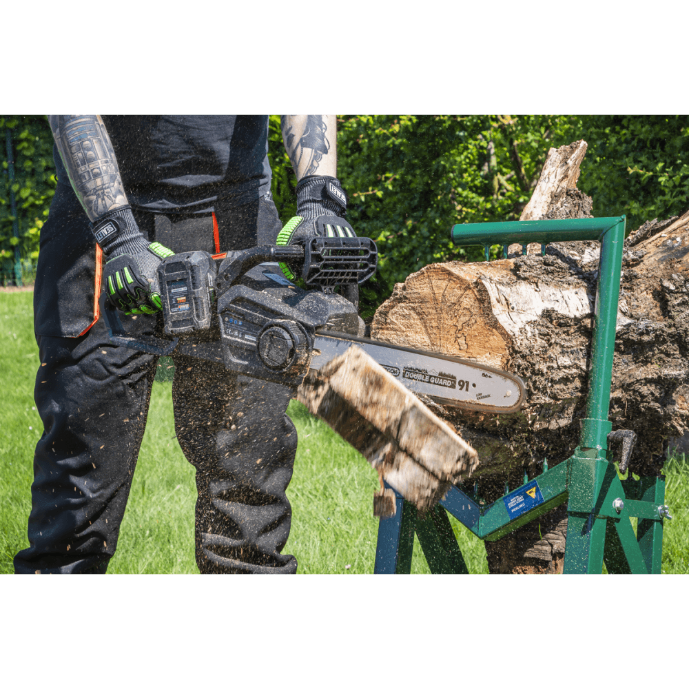 Chainsaw Kit 40V 4Ah SV20 Series 35cm Model No- CP40VCSKIT