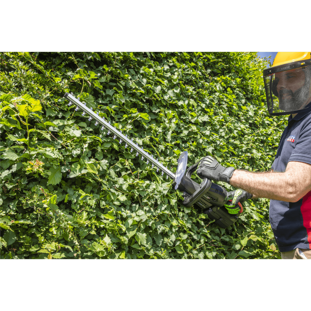 Hedge Trimmer Kit 40V 4Ah SV20 Series 52cm Model No- CP40VHTKIT