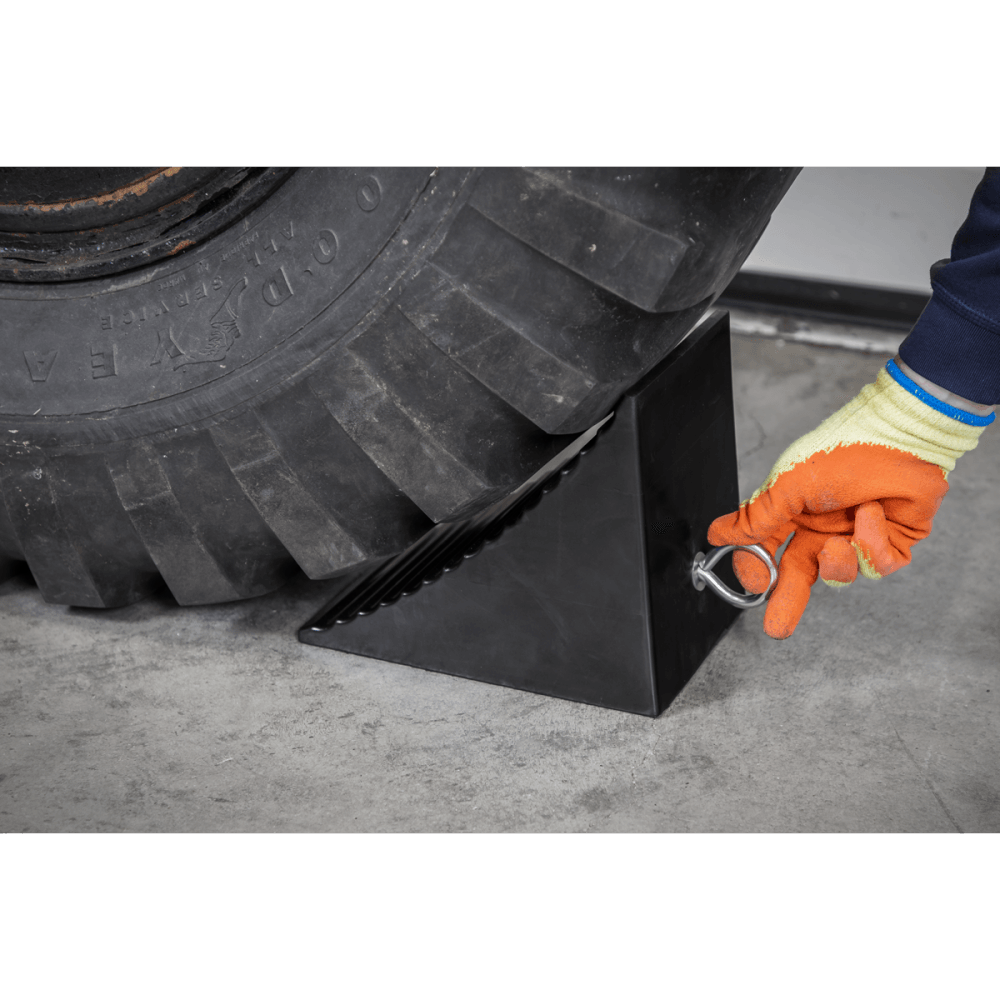 Heavy-Duty Rubber Wheel Chock - Single : Model No- CWC01