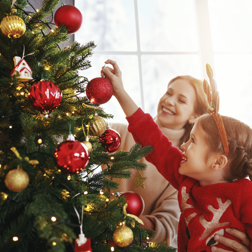 Dellonda Pre-Lit Hinged Christmas Tree with 350 Warm White LED Lights 7ft(210cm) Model No- DH82