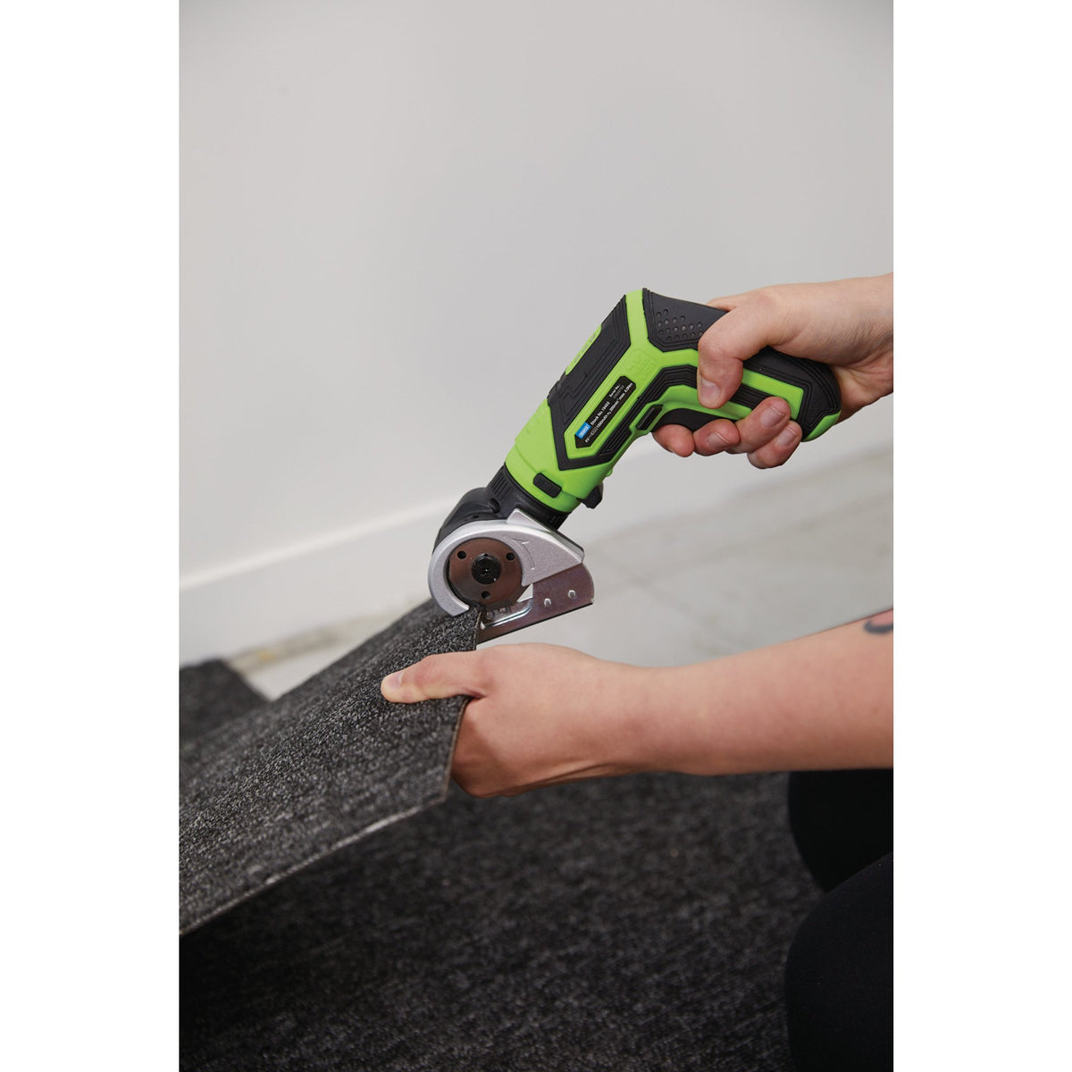 DRAPER Draper Storm Force 4V Multifunction Screwdriver and Cutting Tool, 1/4" Hex Model No. CSD4MHSF