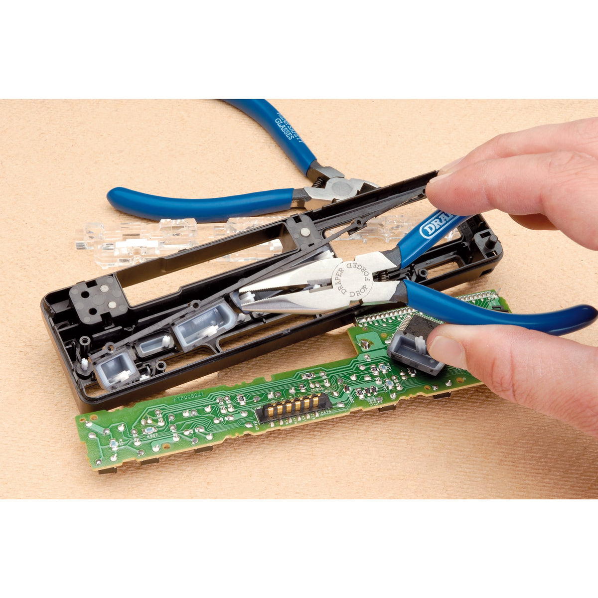 DRAPER 115mm Spring Loaded Long Nose Pliers: Model No.35A