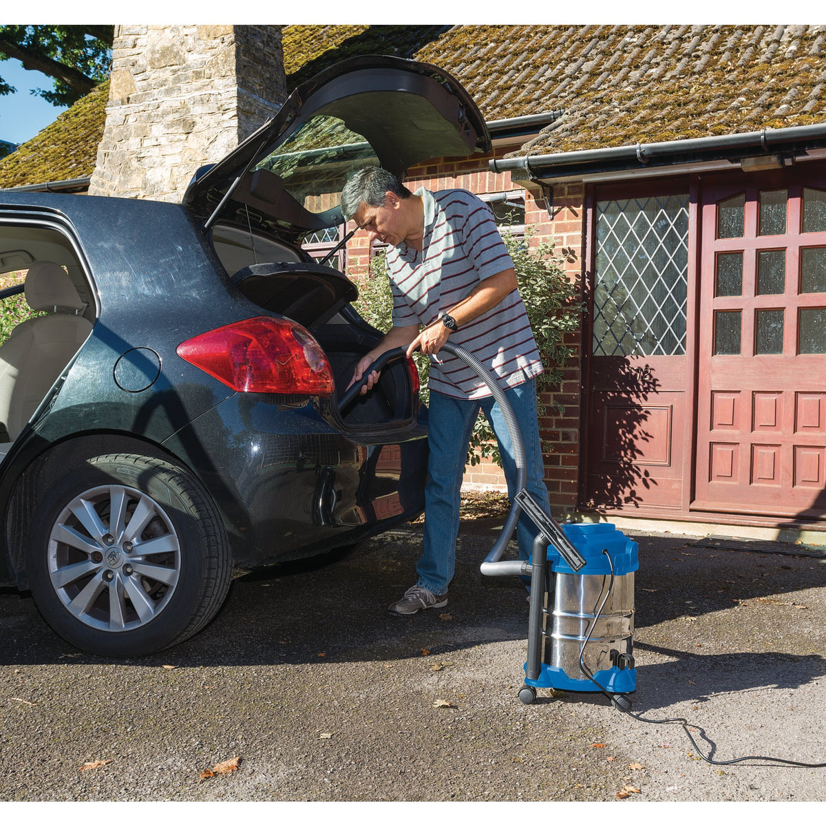 DRAPER 20L 1250W 230V Wet and Dry Vacuum Cleaner with Stainless Steel Tank: Model No. WDV20BSS