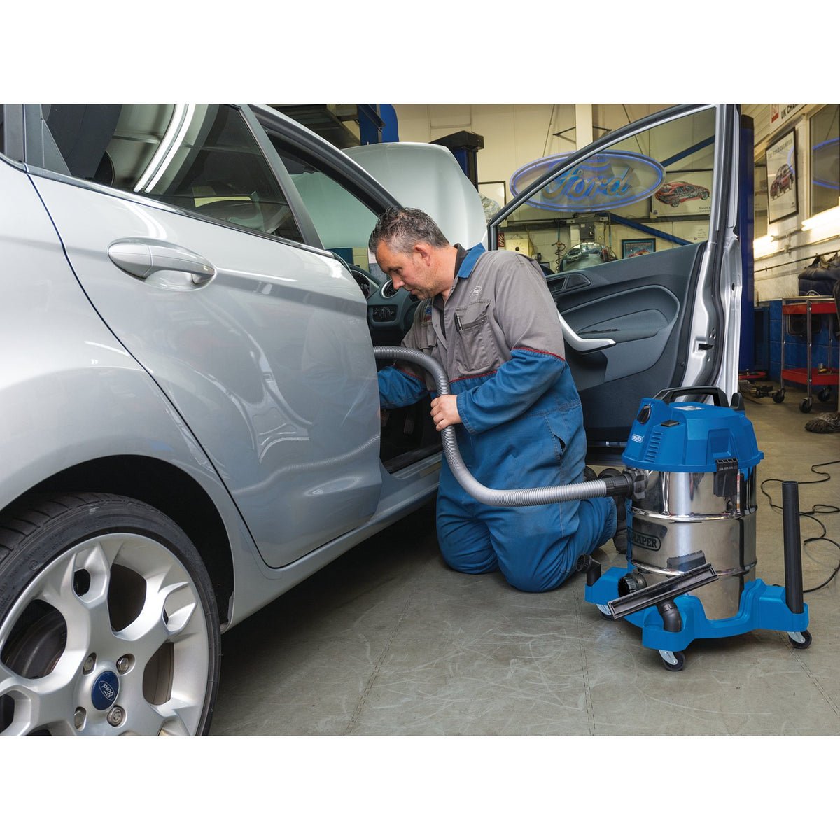 DRAPER 30L Wet and Dry Vacuum Cleaner with Stainless Steel Tank (1600W): Model No. WDV30SSB