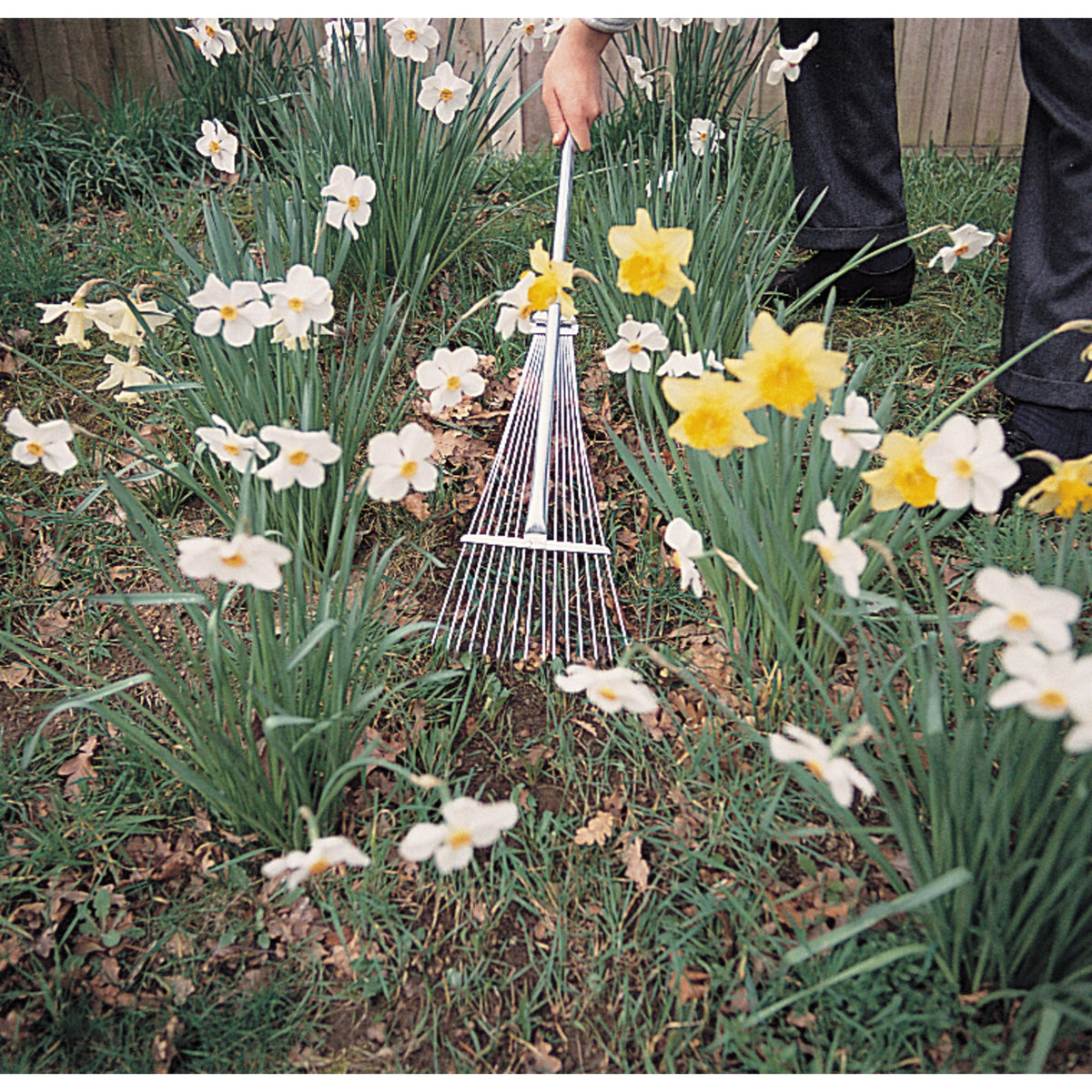 DRAPER 190mm to 570mm Spread Adjustable Lawn Rake: Model No.3083