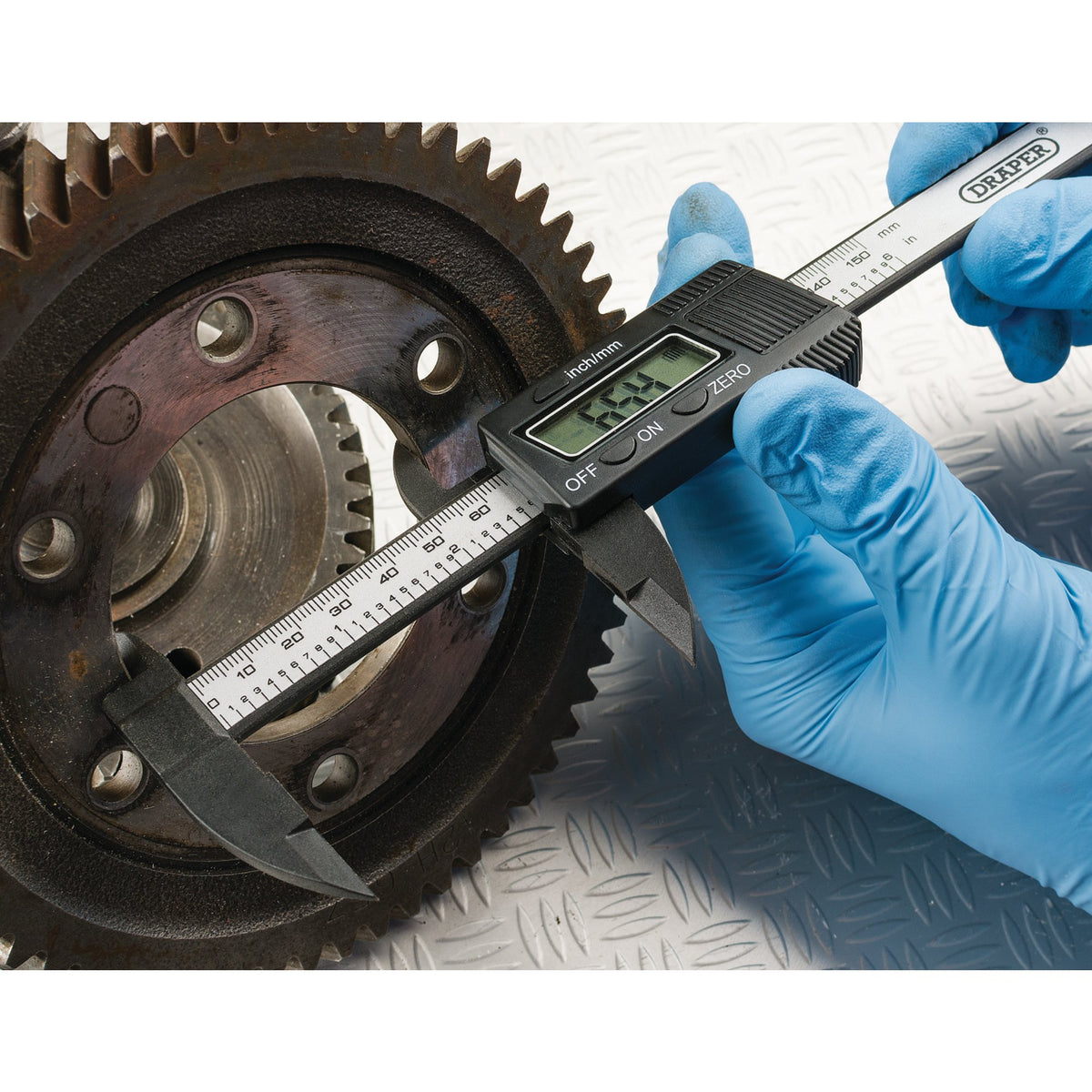 DRAPER 150mm or 6in. Carbon Fibre Digital Caliper Gauge: Model No.CFCG6