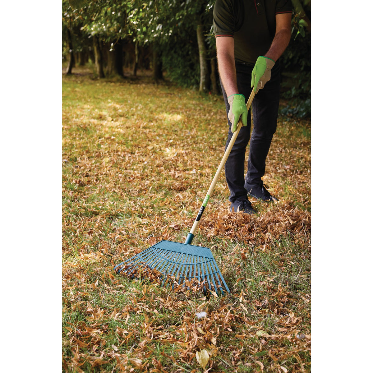 DRAPER 550mm Head Plastic Leaf Rake: Model No.3083P