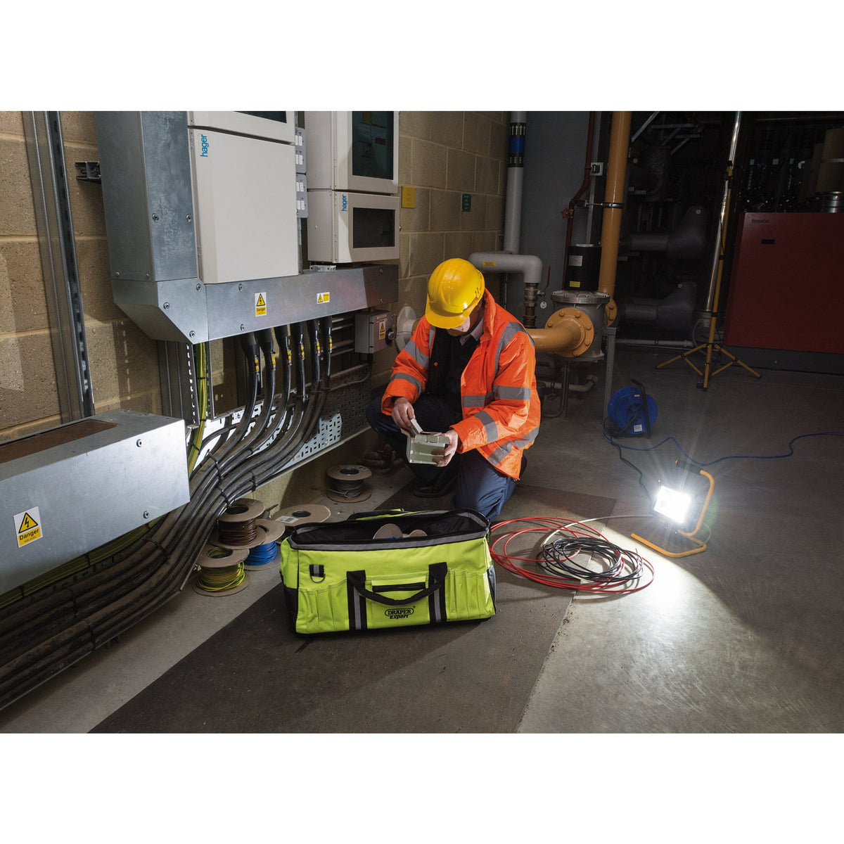 DRAPER Expert 600mm Hi-Vis Tool Bag: Model No.HVTB