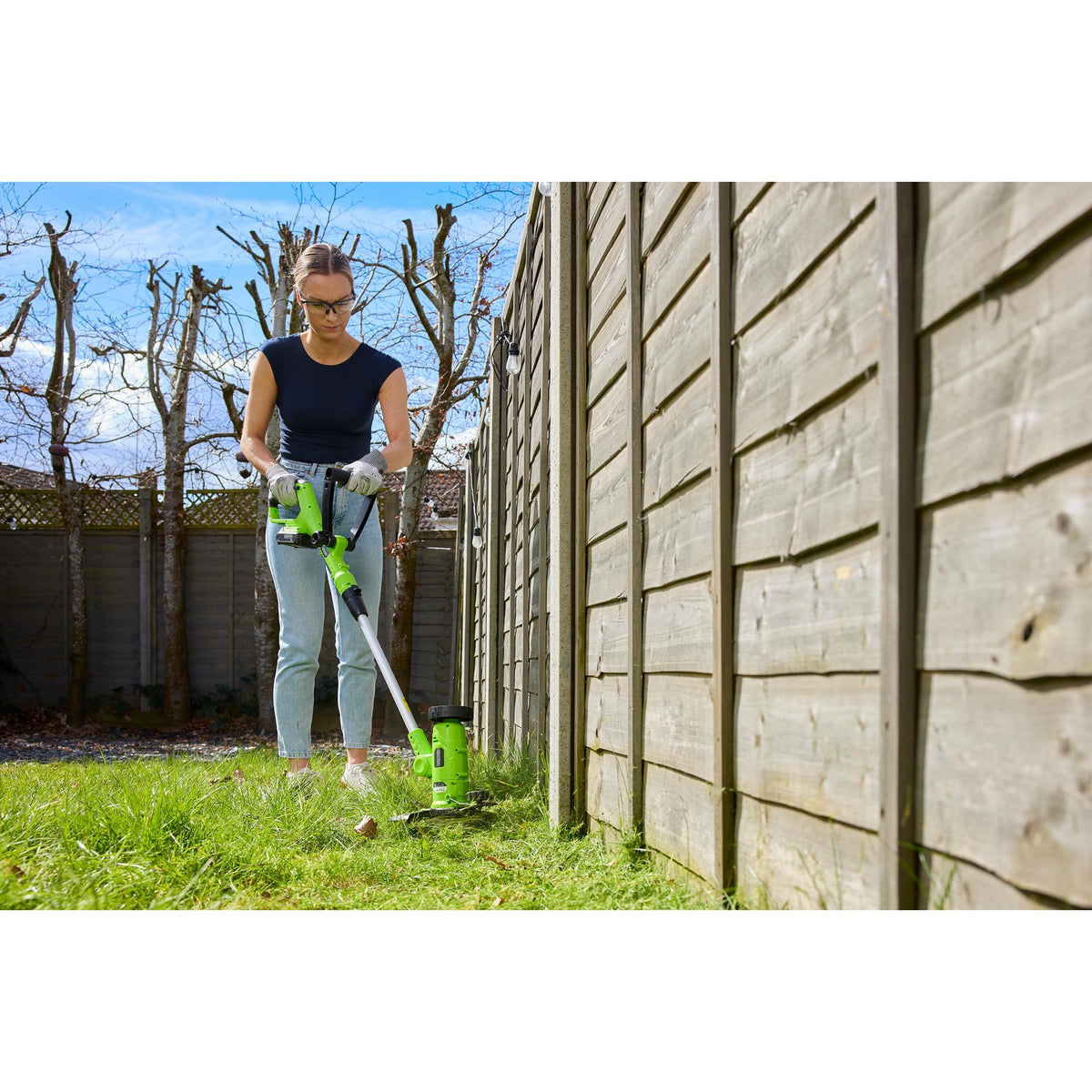 18V 4-in-1 Multi-Function Grass Trimmer, 1 x 2.0Ah Battery, 1 x Charger