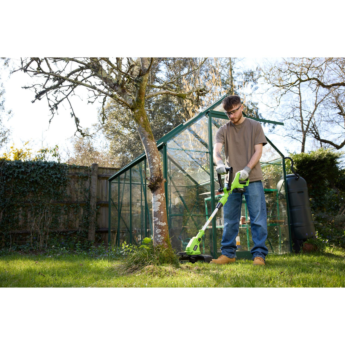 18V 2-in-1 Grass Trimmer, 1 x 2.0Ah Battery, 1 x Charger