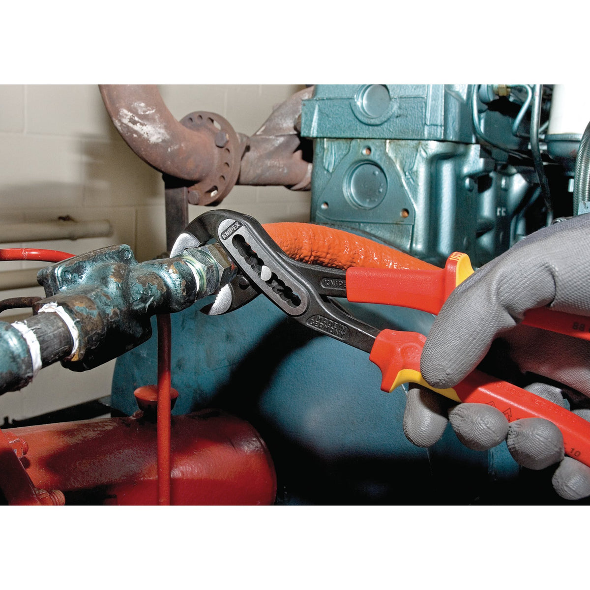 Knipex 250mm Fully Insulated Alligator® Waterpump Pliers : Model No.88 08 250UKSBE
