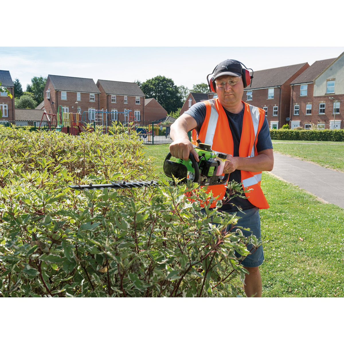 DRAPER 22.5CC PETROL HEDGE TRIMMER: Model No. HTP256