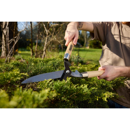 DRAPER 230mm Straight Edge Garden Shears with Ash Handles: Model No.GHS406SG