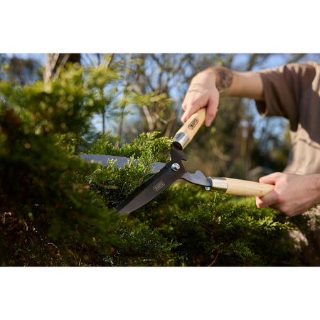 DRAPER 230mm Straight Edge Garden Shears with Ash Handles: Model No.GHS406SG
