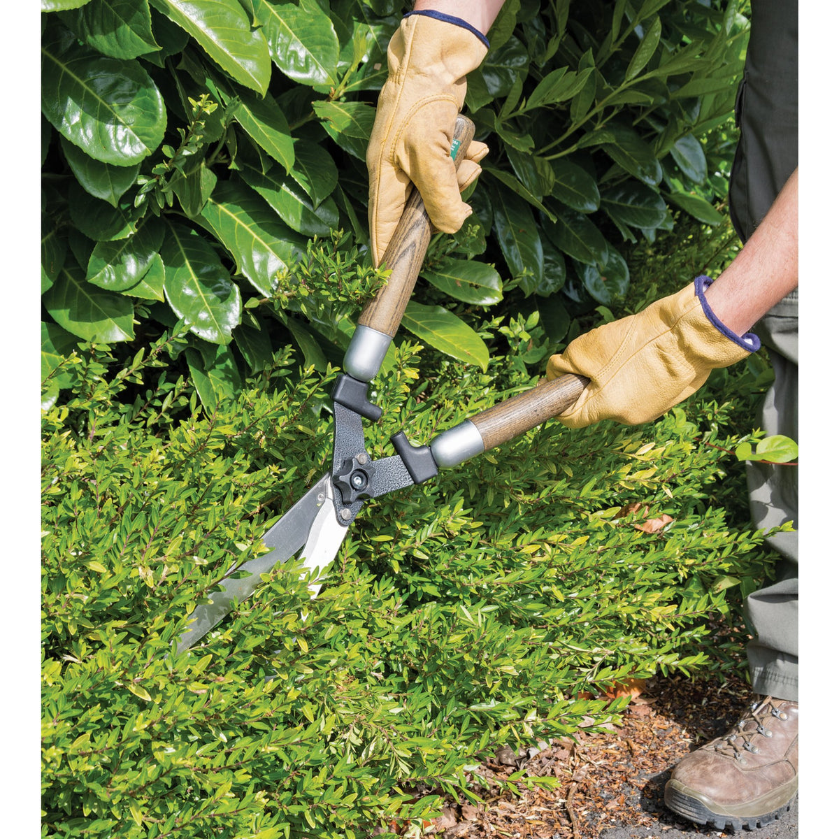 DRAPER Heritage Range 230mm Garden Shears with Wave Edges and FSC Certified Ash Handles: Model No.G1806G/HER/FSC